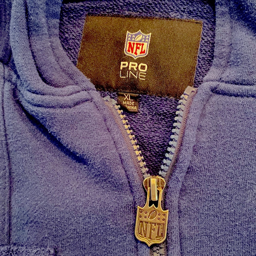 San Diego Chargers Vintage NFL Proline Zippered Sweatshirt - Picture 4 of 6